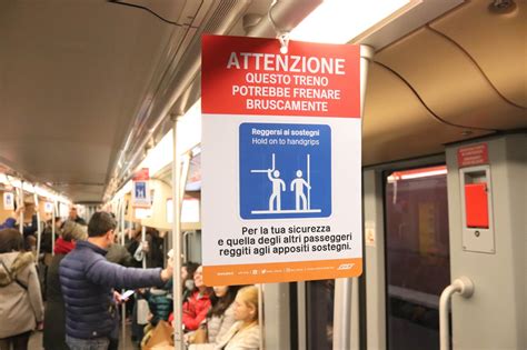 Milano Cartelli In Metro Treno Potrebbe Frenare Bruscamente Reggetevi