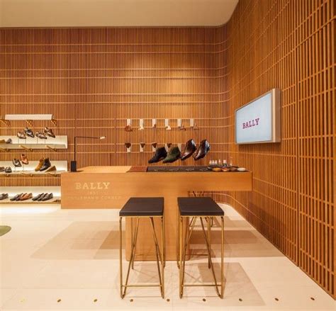 Bally Opens Flagship Store in Ginza Diseño interior de tienda Tiendas