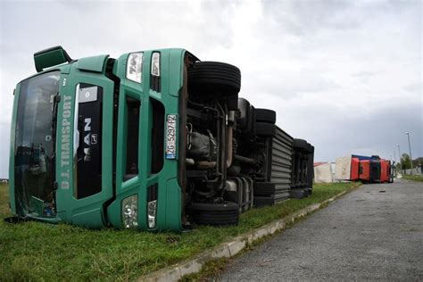 Pogledajte Kako Orkanski Vjetar U Hrvatskoj Nosi Sve Pred Sobom Crna