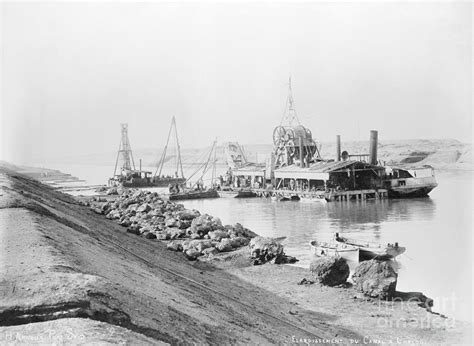 construction   suez canal  bettmann