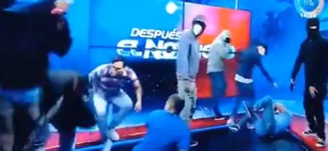 Ecuador Grupo Armado Irrumpe En Canal De Televisión Chapin Tv