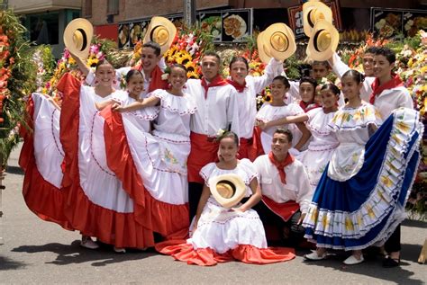 Vive La Feria De Las Flores De Medellín Iberia Joven