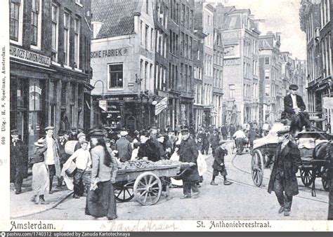 Sint Antoniesbreestraat Links De Zandstraat En In Het Midden Het