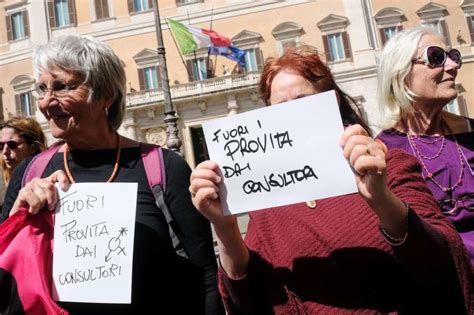 Pro Vita Nei Consultori LEuropa Boccia Il Governo Meloni Sull Aborto