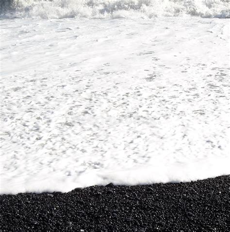 Black Sand Beach Stock Photo Image Of Outdoor Blackandwhite 106292282