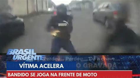 Bandido Se Joga Na Frente De Moto E V Tima Acelera Em Assalto Brasil