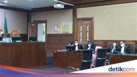 Saksi Meringankan Menangis Di Sidang Azis Syamsuddin Ikutan Mewek