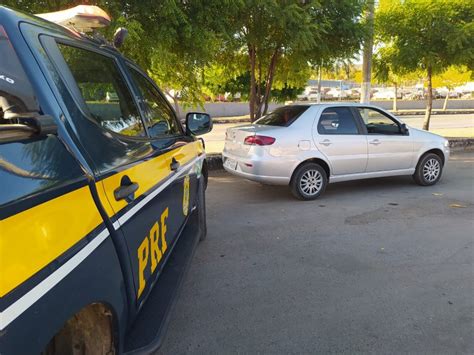 Barreiras Ba Em A O R Pida Na Br Prf Recupera Fiat Siena