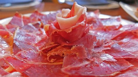 Las embarazadas sí pueden comer jamón