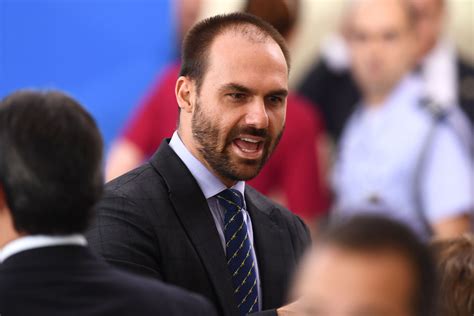 Eduardo Bolsonaro volta a dar declaração que deprecia mulheres no caso