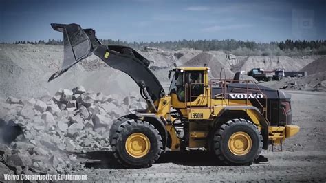 Largest And Powerful Wheel Loaders In The World Youtube