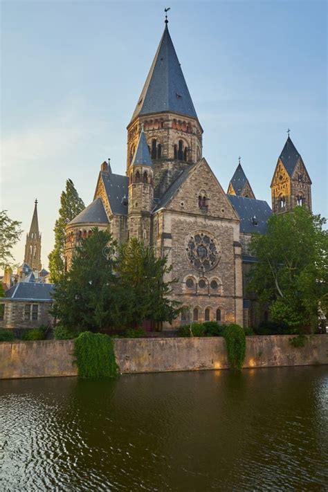 Vista De La Nueva Isla Protestante De La Iglesia De Neuf Del Templo Del