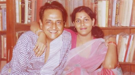 50s Bollywood Superstar Bharat Bhushan With His Daughter Wife