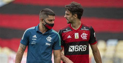 Flamengo atualiza a situação de Rodrigo Caio e edema é constatado