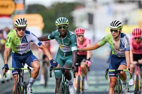 Tour De France Contusioni E Due Punti Di Sutura Al Gomito Per