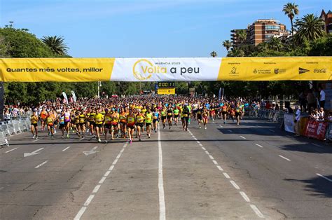 Más de 6 200 personas disfrutan de la gran fiesta de la Volta a Peu