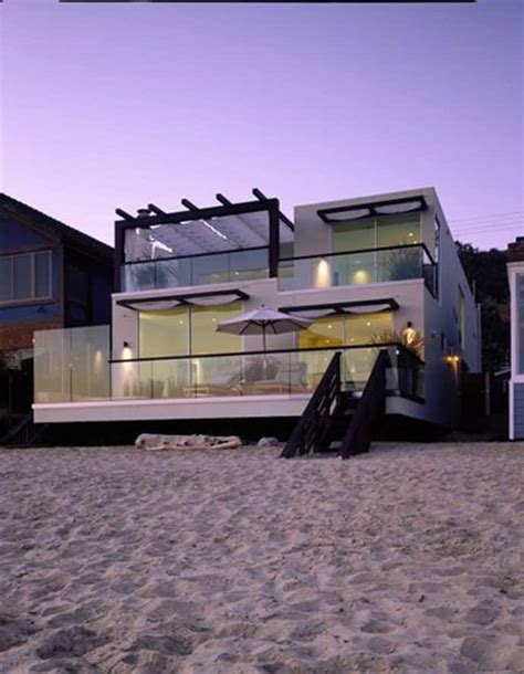 Top 10 Most Beautiful Beach Houses Across the World Presented on Designrulz