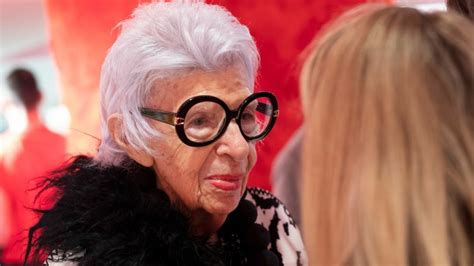 Iris Apfel «Έφυγε σε ηλικία 102 ετών το μεγαλύτερο Fashion Icon του