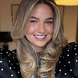 Top Blonde British Influencers In