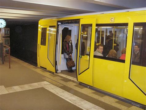 Hk Zug Auf Der U2 Unterwegs Berlin Oktober 2009 Nahverkehr