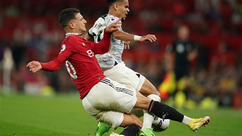 2 1 Luis Díaz No Pudo Evitar La Derrota Del Liverpool Ante El Manchester United En El Clásico