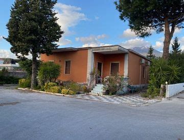 Casa Indipendente In Vendita In Via Valle D Aosta A Torre Del Greco