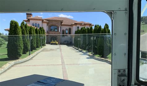 Route Pic (I love great houses) : r/USPS