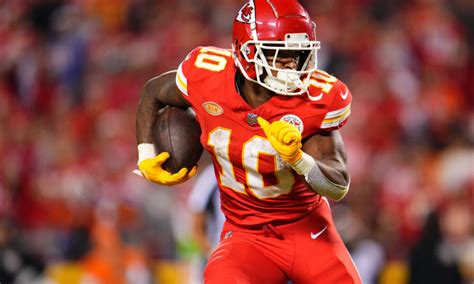 Chiefs vs. Bills Predictions, Playbook & DFS Picks (Divisional Round ...