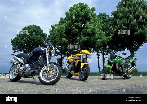 Engine Cycle Street Motor Cycle Naked Bike Triumph Speed Triple Yellow Model Year 2003
