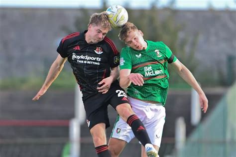 Glentoran Boss Declan Devine Plays Down Confidence Crisis Talk As He