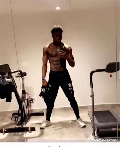 Bayern Munich's Alphonso Davies show off his muscular body - Report Minds