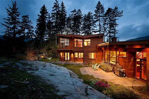 Sweeping Mountain Lake Views Modern Chalet Architecture In Canada