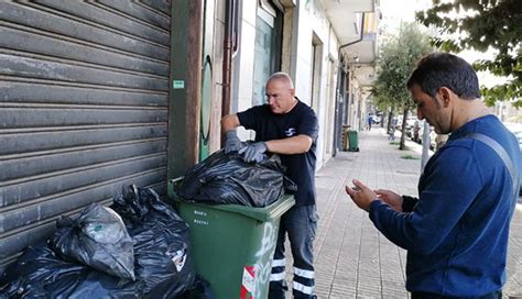 Raccolta rifiuti controlli serrati multe a condomini e attività