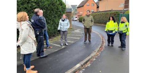 Troisdorf City Neue Haltepunkte für Eltern in Spich Rathaus der