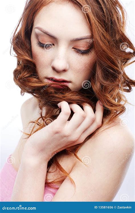 Belle Fille Couverte De Taches De Rousseur Photo Stock Image Du Gens