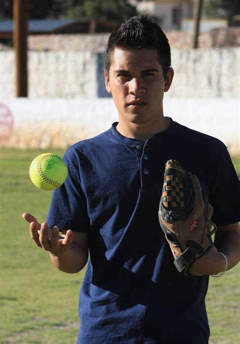 C Sar M Rquez Conecta Jonr N En El Mundial De Softbol