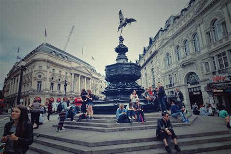 Photowalk Meeting Point Piccadilly Square London Street View