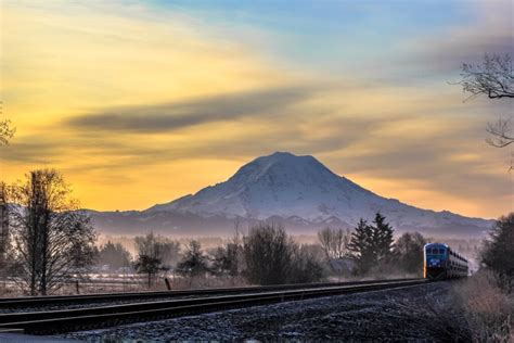 Mt. Rainier at sunrise : r/Seattle