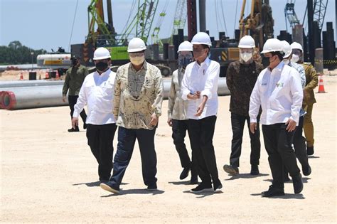 Menko Airlangga Dampingi Presiden Groundbreaking Pembangunan Smelter