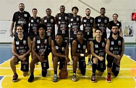 Equipes de basquete de Joinville estreiam nas competições estaduais