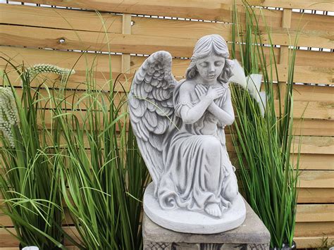 Gartenfigur Engel Betend Und Kniend Engel Statuen Skulpturen