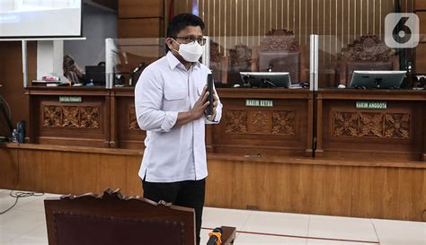 Salam Ferdy Sambo Sesaat Sebelum Jalani Sidang Pembacaan Tuntutan Di