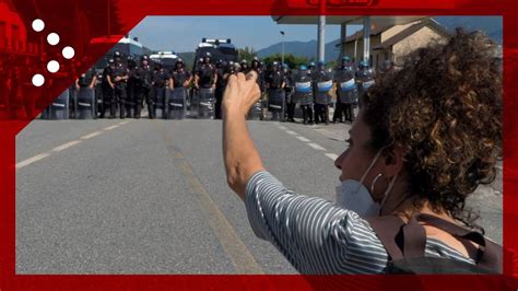 No Tav I Manifestanti Cantano Bella Ciao Dopo L Attacco Al Cantiere