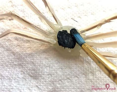 Quick Creepy Hot Glue Spiders