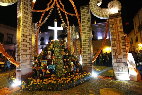 Este Es El Significado Del Altar Monumental De D A De Muertos Ubicado