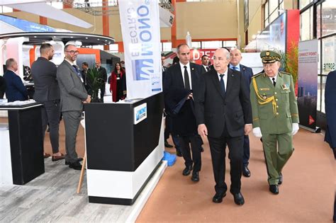 Le Pr Sident De La R Publique Visite Les Stands De La E Dition De La