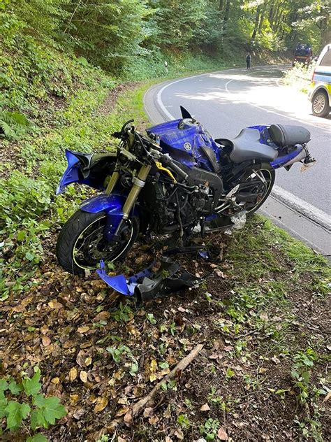 Plettenberg Motorradunfall Auf Der L619 Fahrer In Lebensgefahr