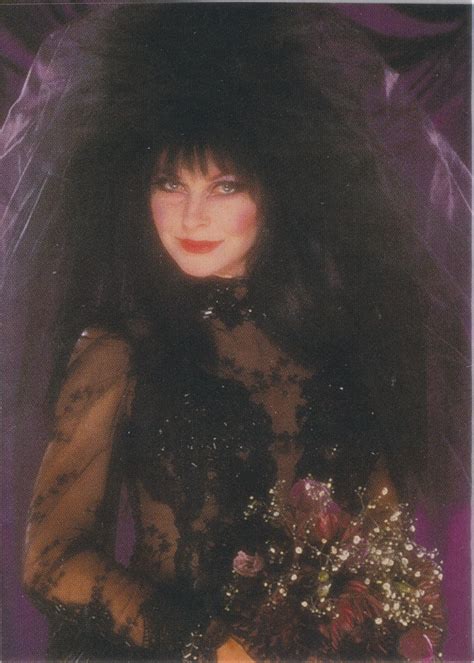 Elvira 25 of 72, Mistress of the Dark, Comic Images - Trading Card Archives