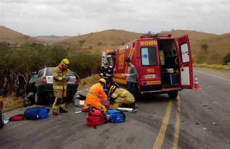 Idoso morre em acidente entre carro e caminhão na MGC 120 em Coimbra