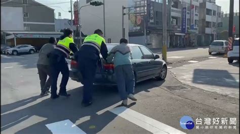 20年老車行駛拋錨卡路中 斗南警即時協助解圍 蕃新聞